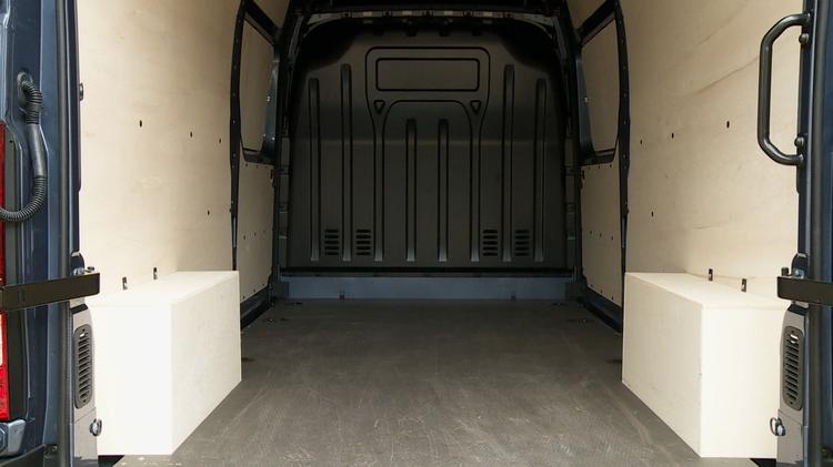 RENAULT MASTER MWB DIESEL FWD MM33 Blue dCi 135 Advance Medium Roof Van